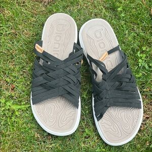 Bionica Women's Black and Tan Sandals 9 new